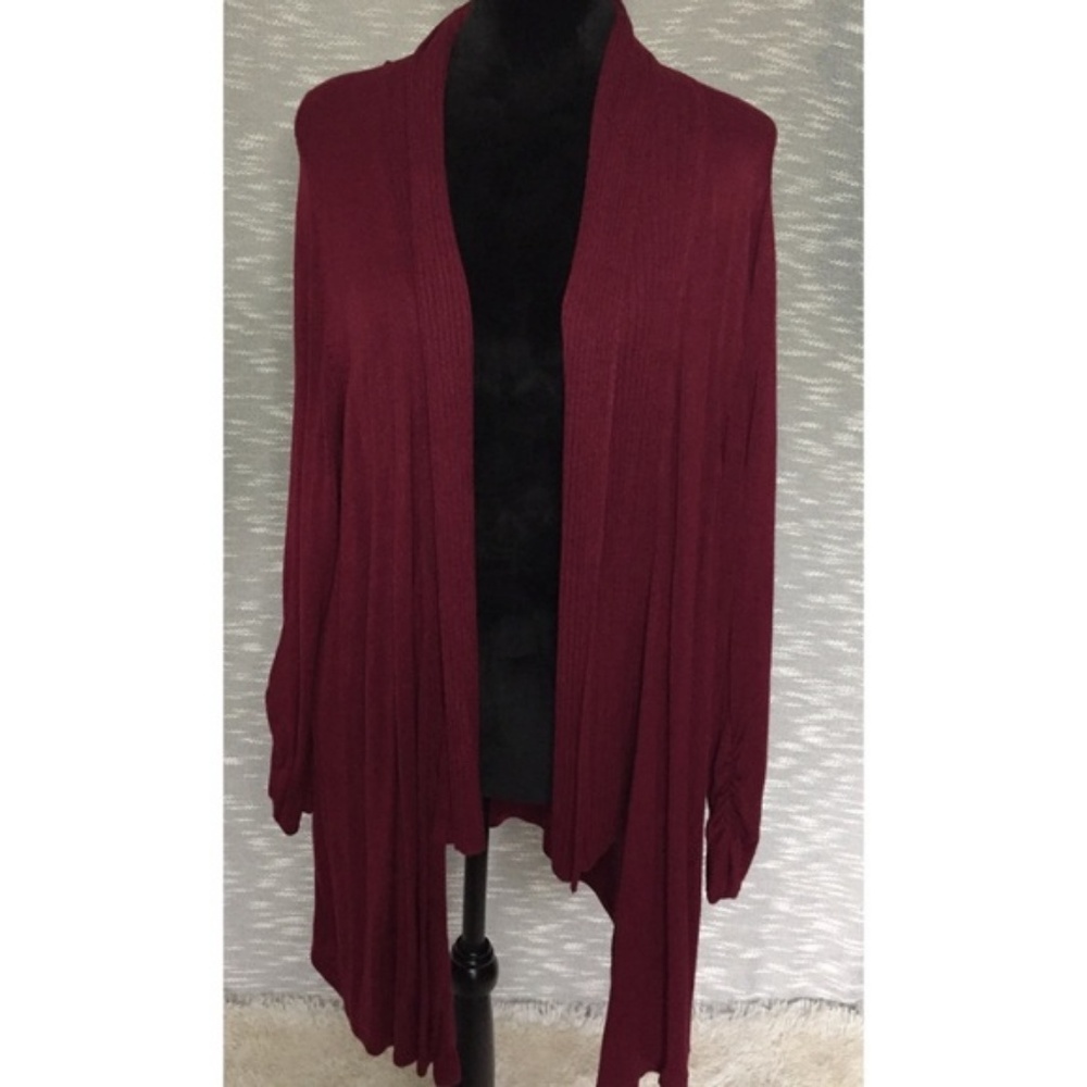 🎉HP🎉Cato Burgundy Flowy Cardigan